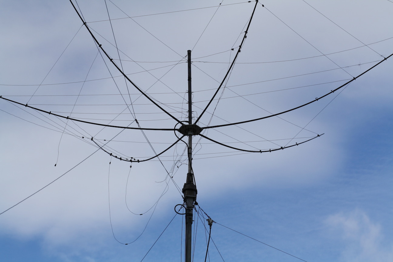 Existing HexBeam with wire elements in disarray